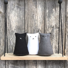 Load image into Gallery viewer, Free Standing Felt Cats