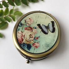 Load image into Gallery viewer, Classic Vintage Oval Butterfly Compact Mirror with Clasp - The Munro 